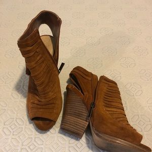 Light Brown Vince Camuto wedges heel